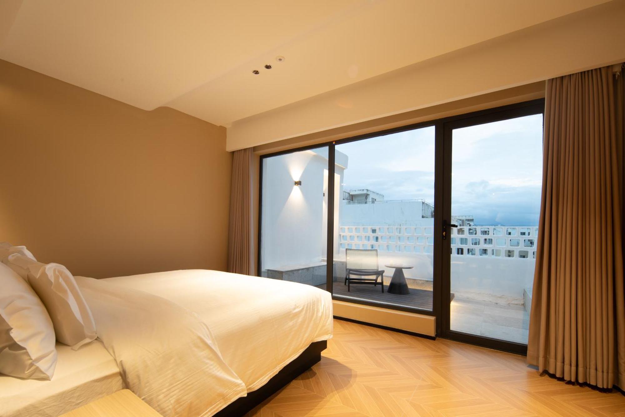 See You Soon At The Ritz Rose Summer Hotel Санья Экстерьер фото