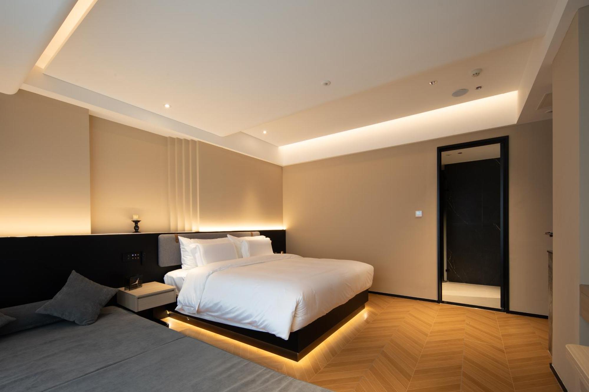 See You Soon At The Ritz Rose Summer Hotel Санья Экстерьер фото