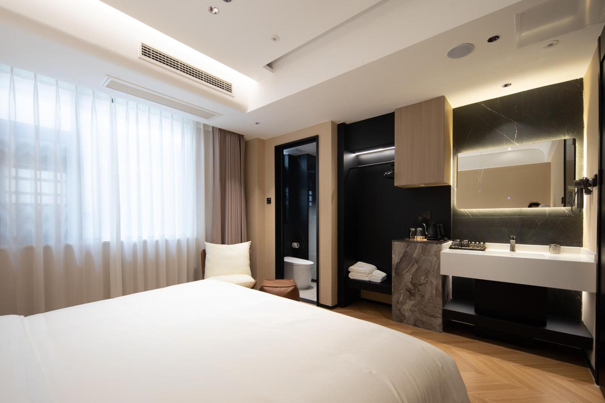 See You Soon At The Ritz Rose Summer Hotel Санья Экстерьер фото